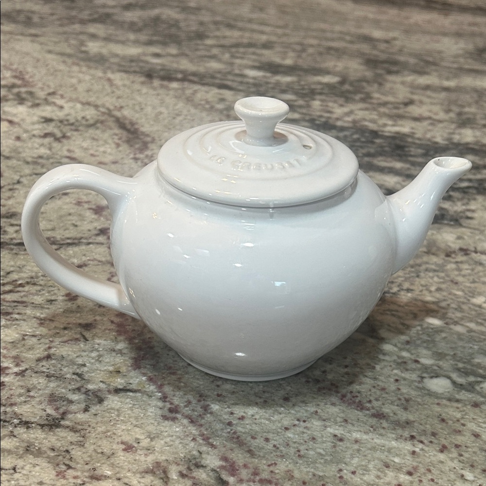 Le Creuset White Gloss Stoneware Teapot